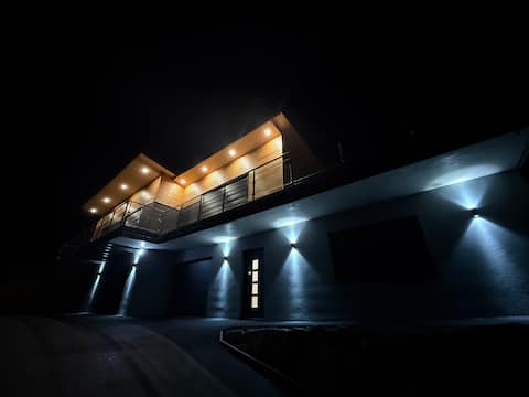 New Prestige Chalet with Sauna and Hot Tub
