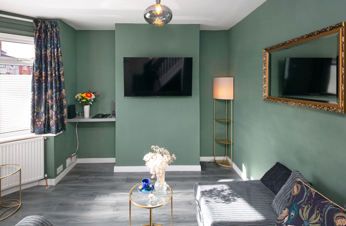Top Airbnb: Modern Home with Office space NEC BHX in Bickenhill And Marston Green