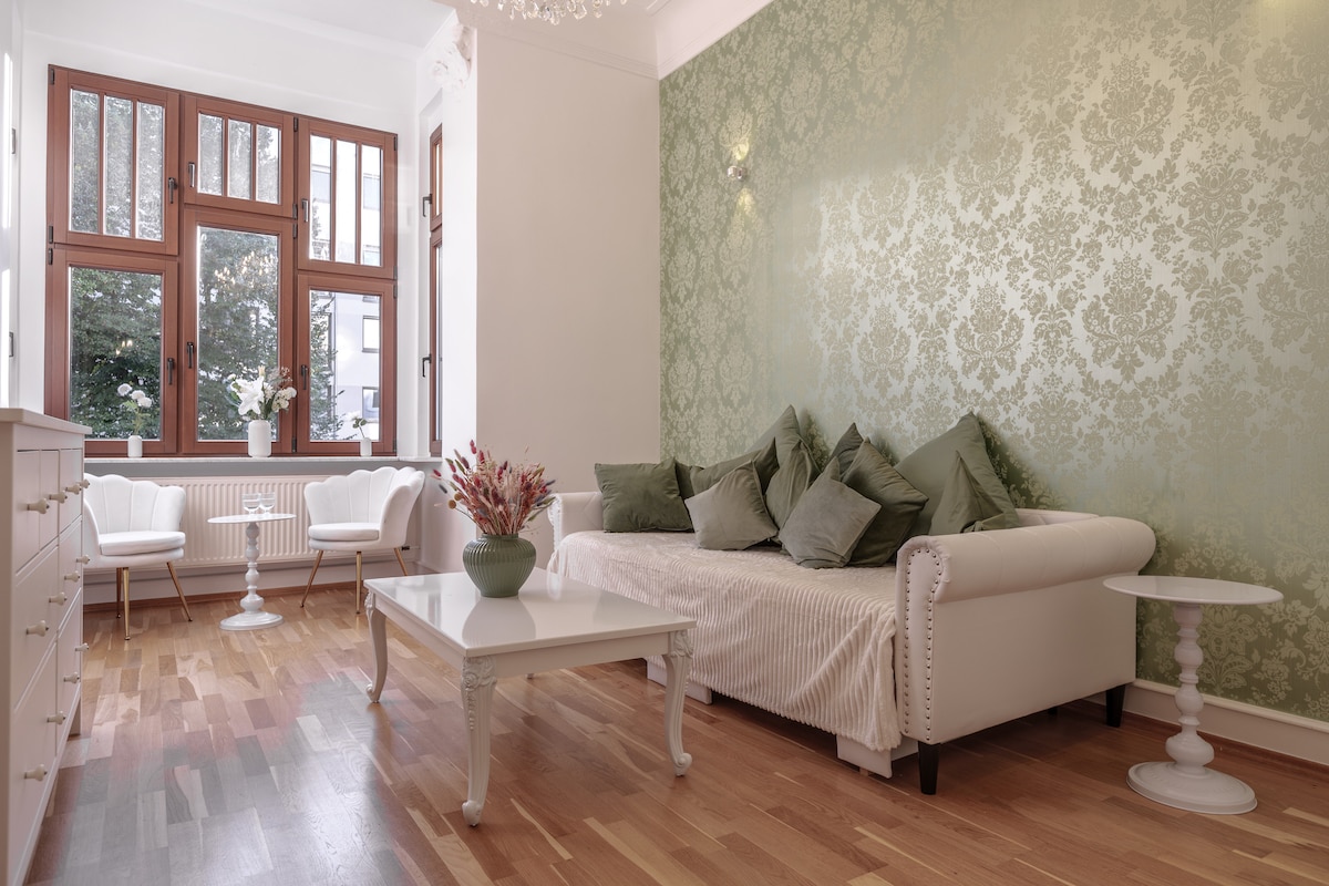 Popular Airbnb listing: Charming & stylish – central old building apartment in Mülheim