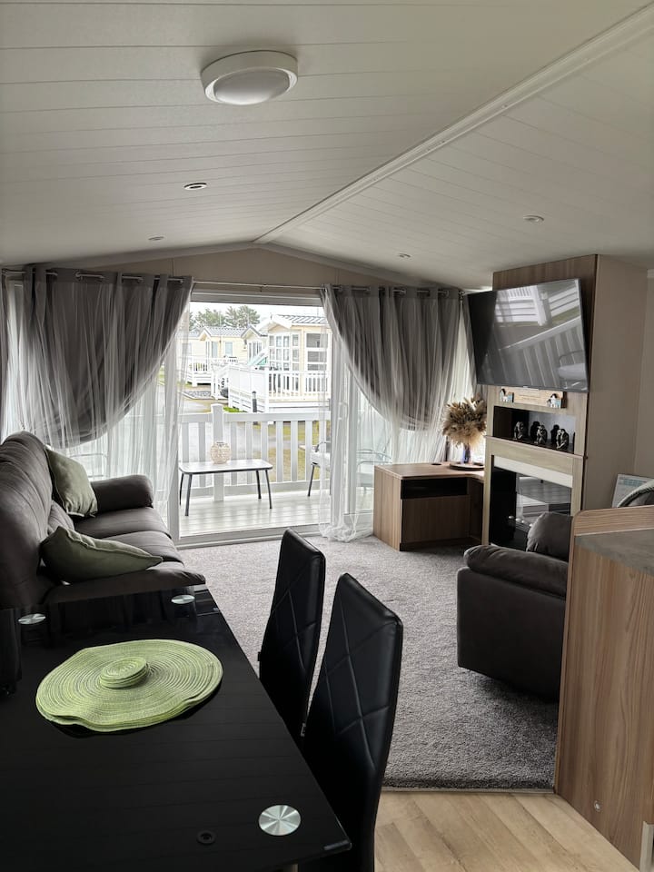 A Beautifully Equipped Caravan On Family Site. - North Wales