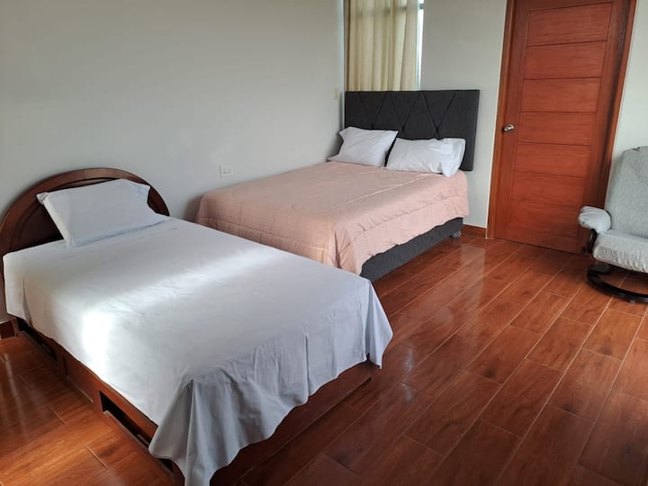 ห้องพักมองเห็นสวน ห้องน้ำส่วนตัว 
เตียงคู่และเตียงเดี่ยว 