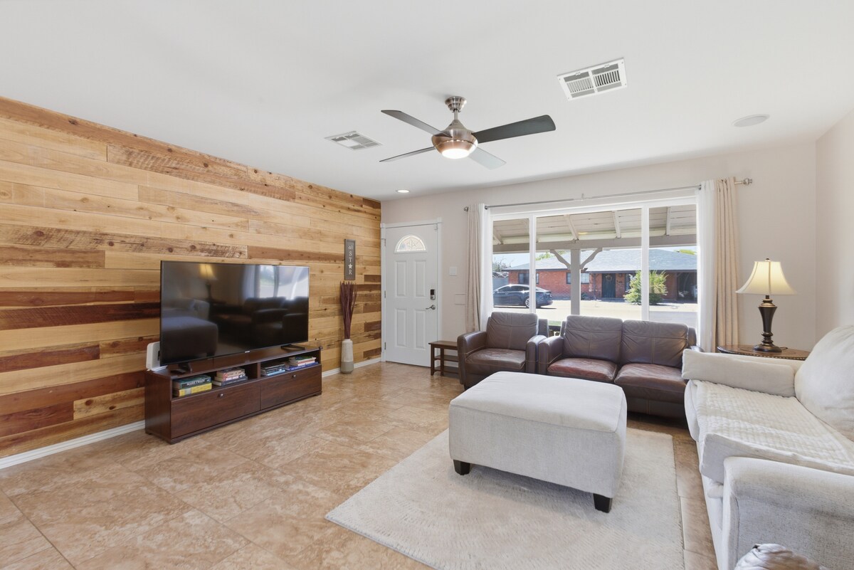 Successful Airbnb property: Home near Old Town Scottsdale - Large yard, Pets in South Scottsdale