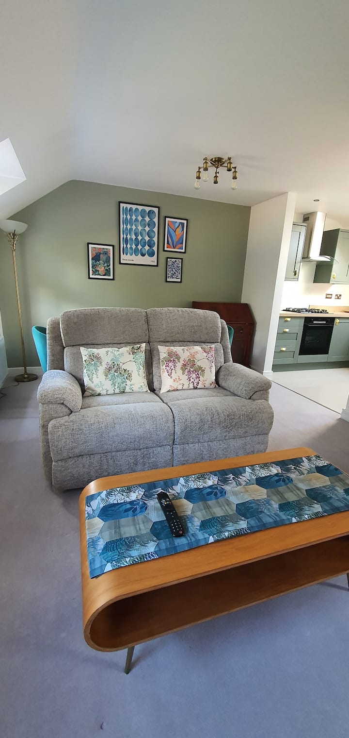 The Oaks Brand New, Beautiful Spacious Apartment. - Solihull
