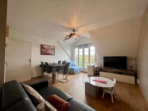 Popular Airbnb listing: Cozy 1-bedroom apartment + secure parking - Disneyland/Paris in Bussy Saint Georges