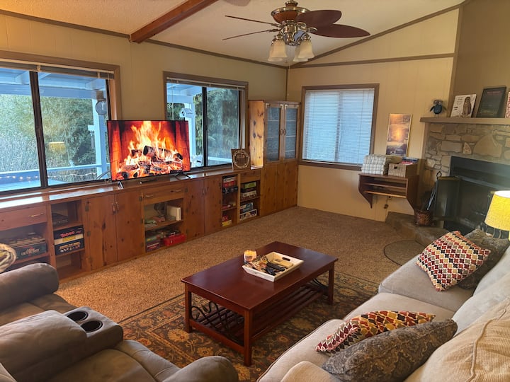 Mountain View Cabin I Hot Tub | Wi-fi | Sleeps 7 - Maggie Valley, NC