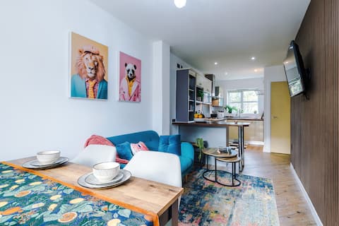 Popular Airbnb listing: 4BR Home Near Manchester Airport & Station in Northenden