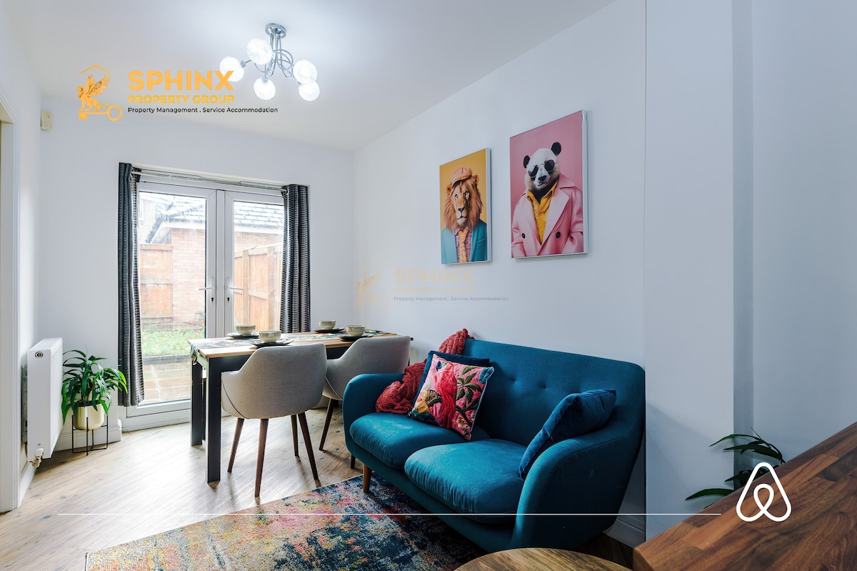Popular Airbnb listing: Convenient Airport Home for Families & Groups in Ringway