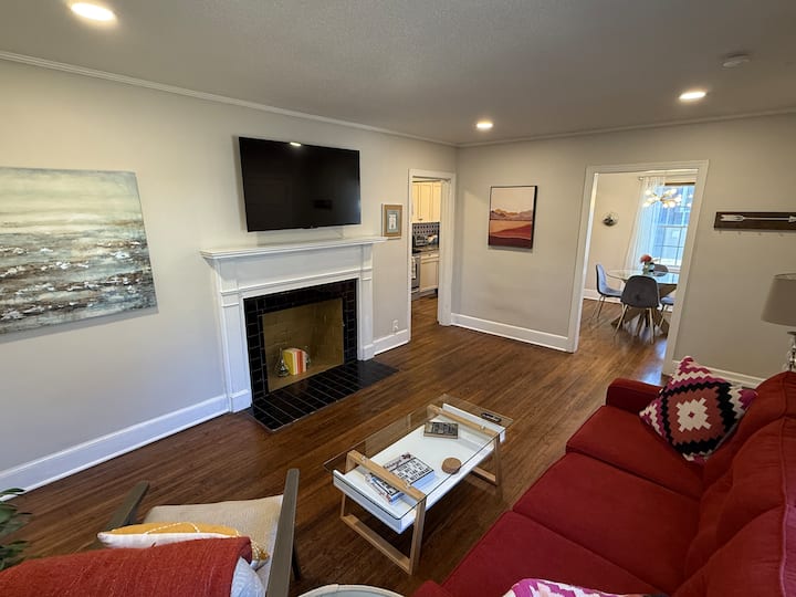 Adorable Cottage Just Minutes To Uptown & Airport - Charlotte Douglas Airport (CLT)