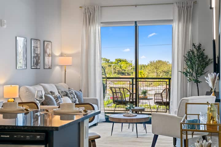 {Midnight Oasis}~pool ~Gym ~Free Parking ~Sleeps 6 - Hollywood, FL
