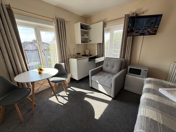 2ndfloor Studio Flat Sleeps 3-free Parking - Portsmouth