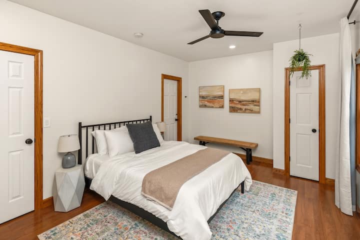 Chumba cha kulala cha malkia katika chumba cha chini