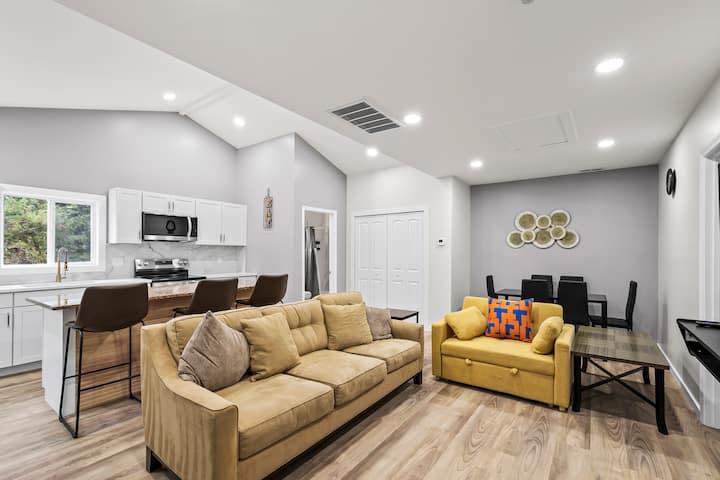 Modern Carriage Home:near Dulles Airport Sleeps 8 - Loch Lomond, VA