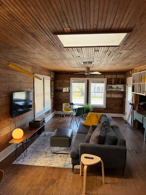Successful Airbnb property: @ Historical Hyde Park! 1/1 home in Central Austin in Hyde Park