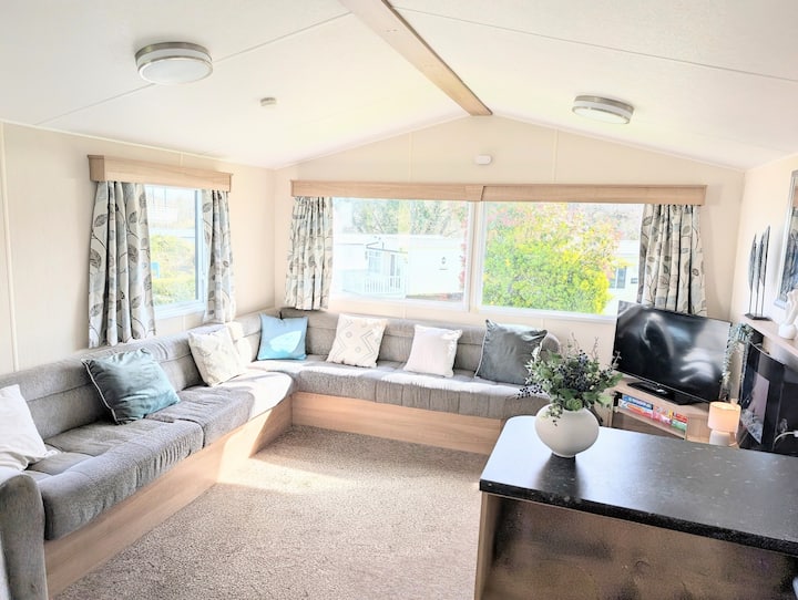 3 Bedrooms Beautiful Caravans Iow 
New Rental - Shanklin