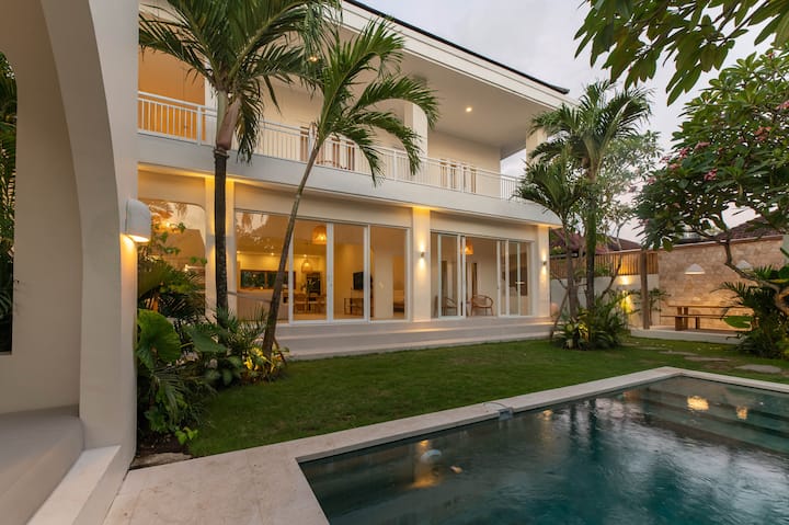 Boutique 3 Br Canggu Villa  Walk To Cafés & Beach - Bali