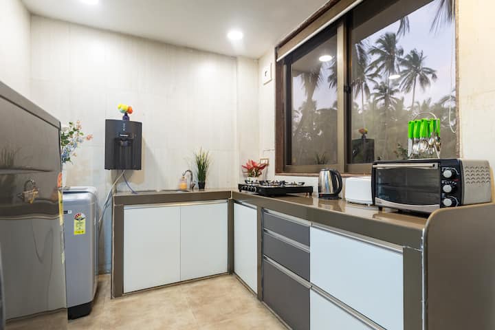 Full kitchen image 2