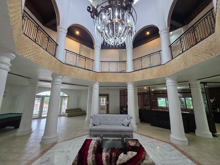 산토니뇨 풀빌라
Stonino Poolvilla - Cebu City