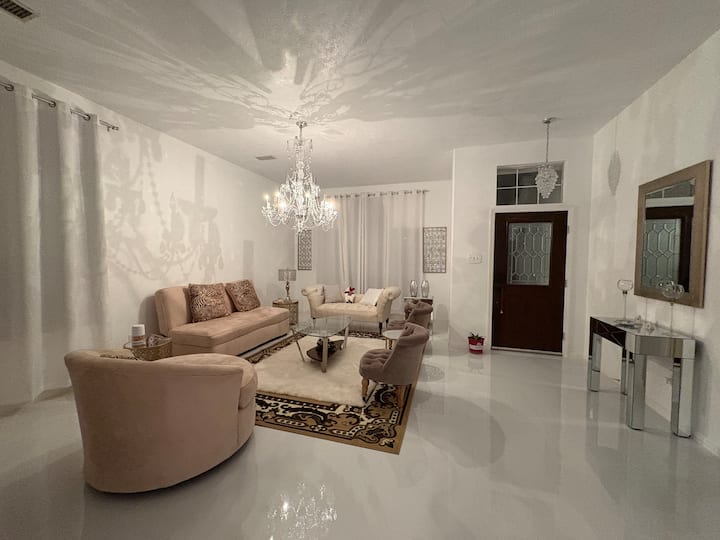 Stylish Inside, Sun-kissed Outside - The Woodlands, TX