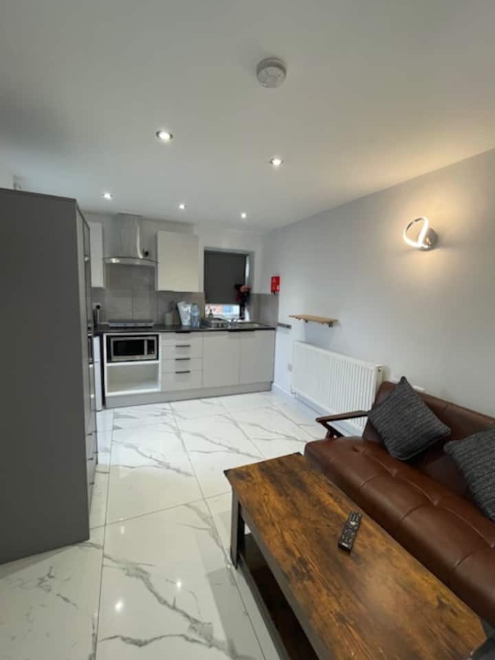 New Built Self-contained Studio Near Heathrow - Slough
