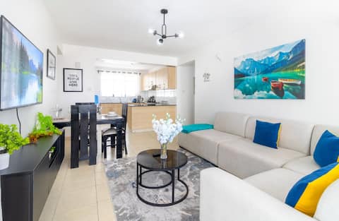Relax in Style- Cozy Elegant Home in Tatu City