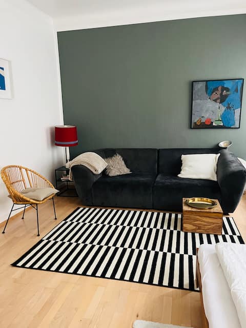 Leistungsstarkes Airbnb: 100 sqm dream apartment in Art Nouveau house close to the Rhine in Oberkassel