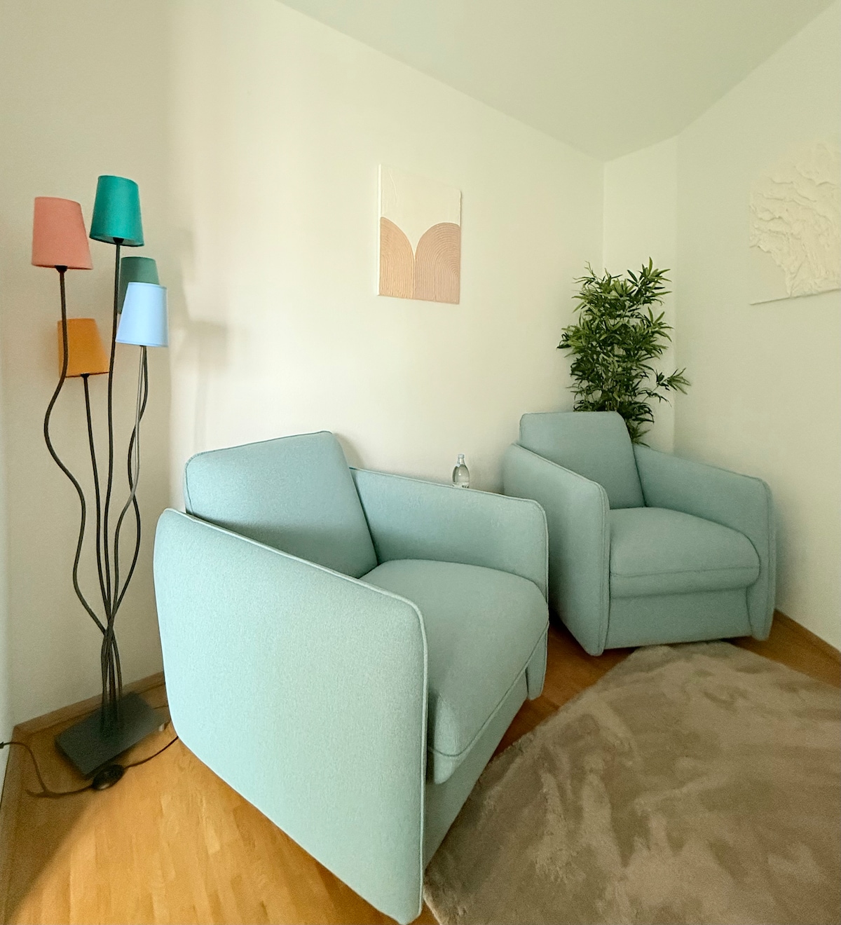 Top Airbnb: Chic apartment with balcony near the central station, elevator, center in Oststadt