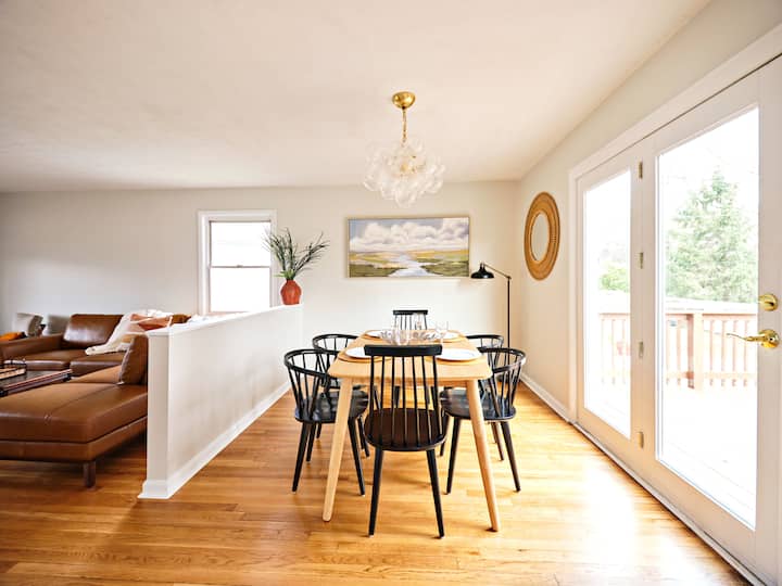 *New* Sunny Home 3 King Beds- Fenced Yard, Deck - Towson, MD