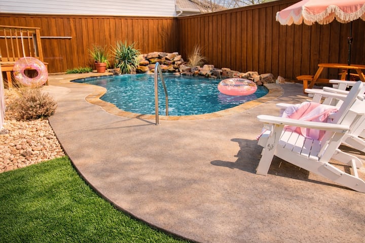 The Lil’ Pink House | Pool + Walk To The Square - マッキニー, TX
