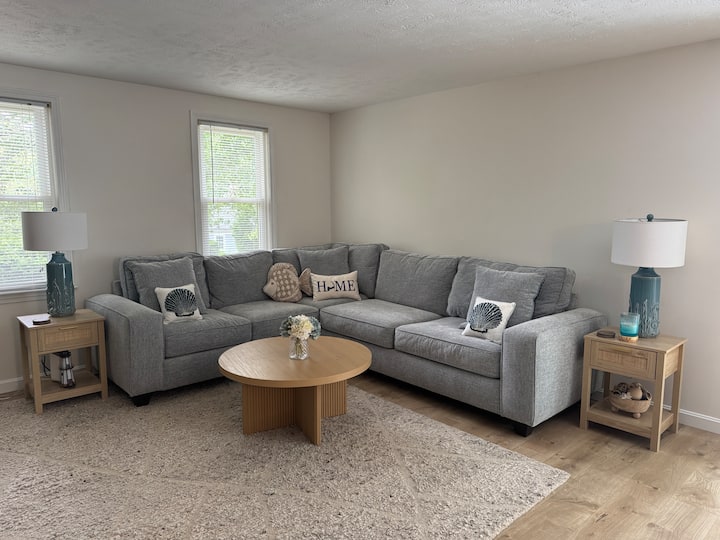 Beautifully Renovated 3br Cape Cod Getaway - Mashpee, MA