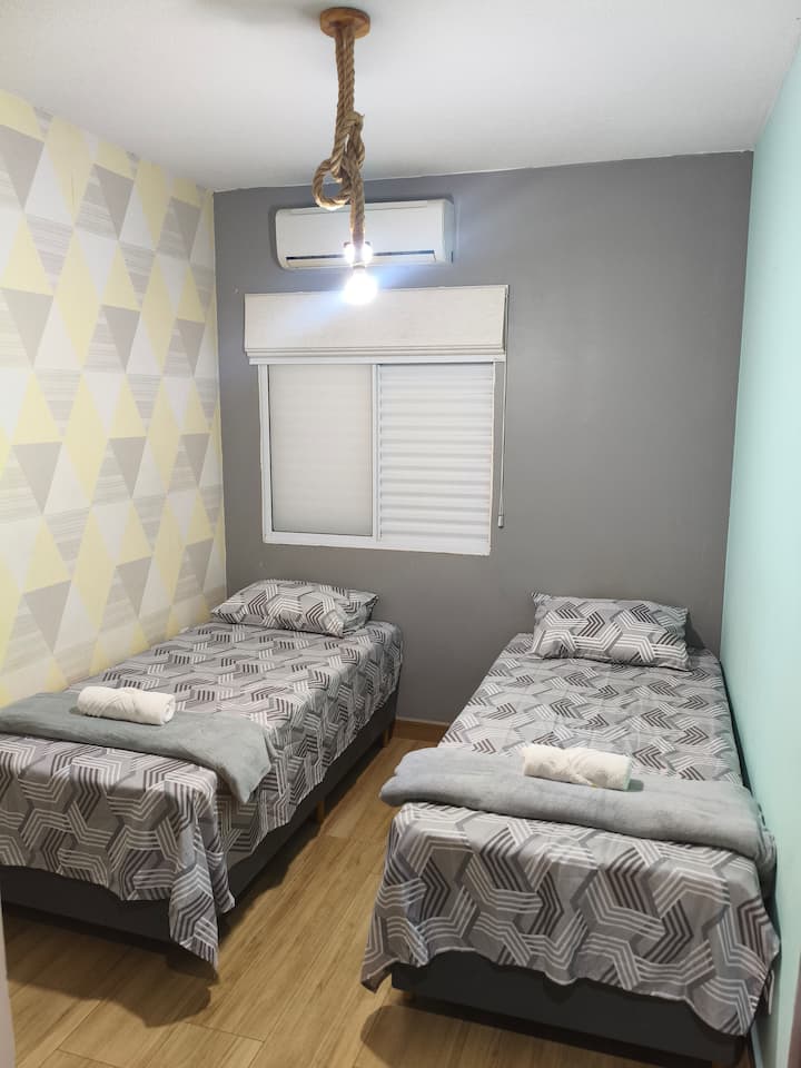 Прва спална соба – 2 единечни кревета.