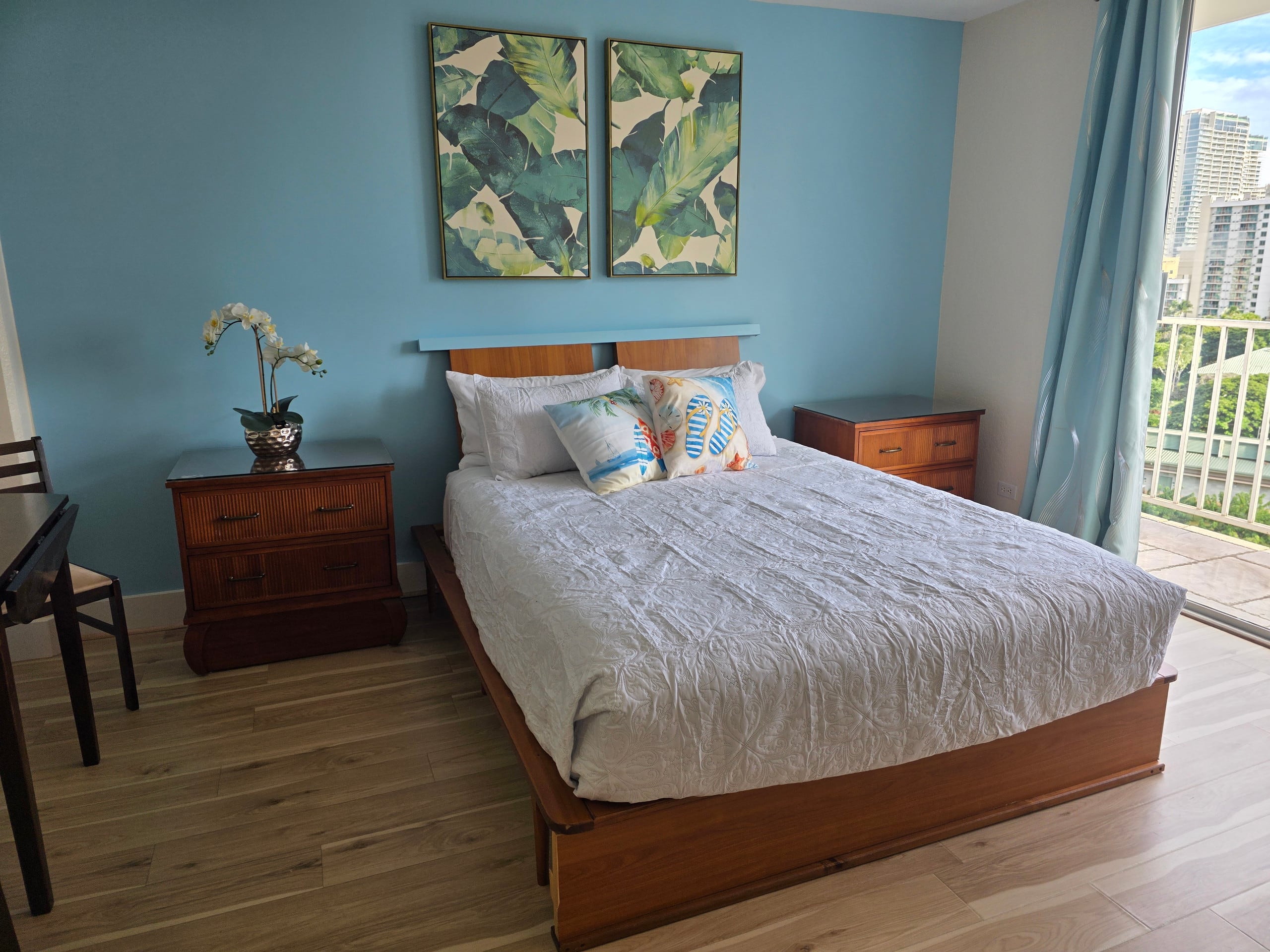 Condo in Honolulu · ★4.33 · Studio · 1 bed · 1 private bath - Image 1