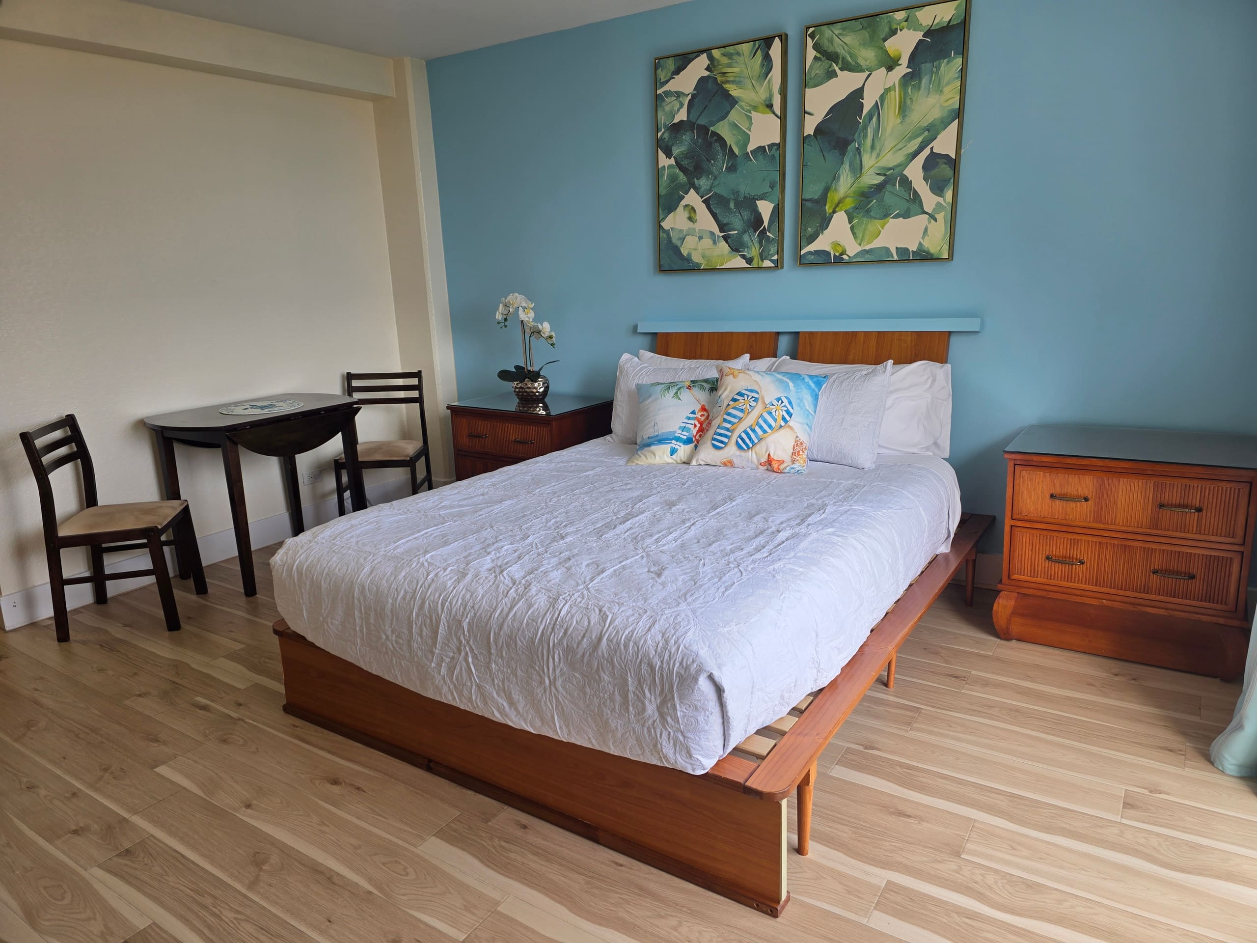 Condo in Honolulu · ★4.33 · Studio · 1 bed · 1 private bath - Image 3