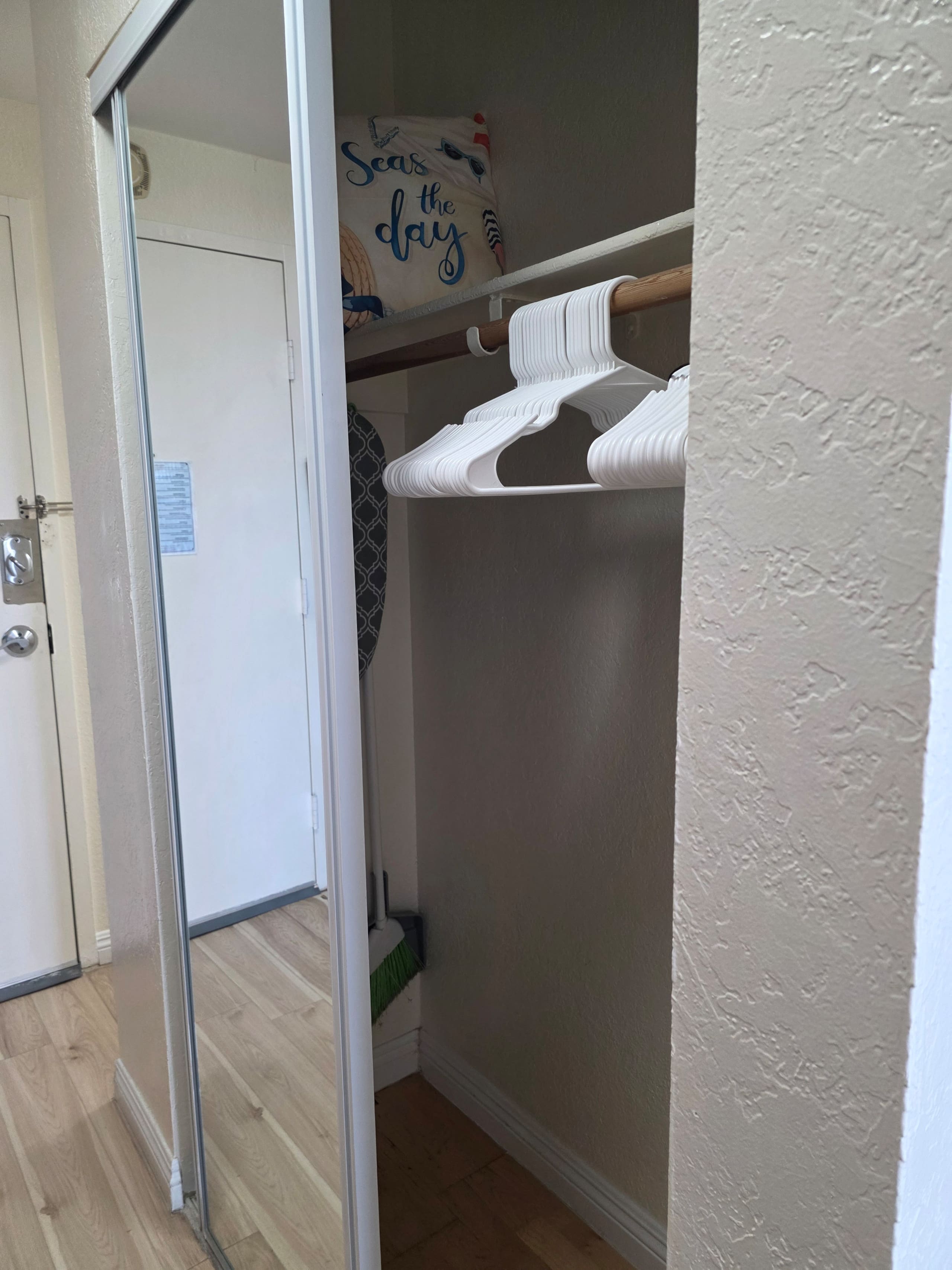Condo in Honolulu · ★4.33 · Studio · 1 bed · 1 private bath - Image 7