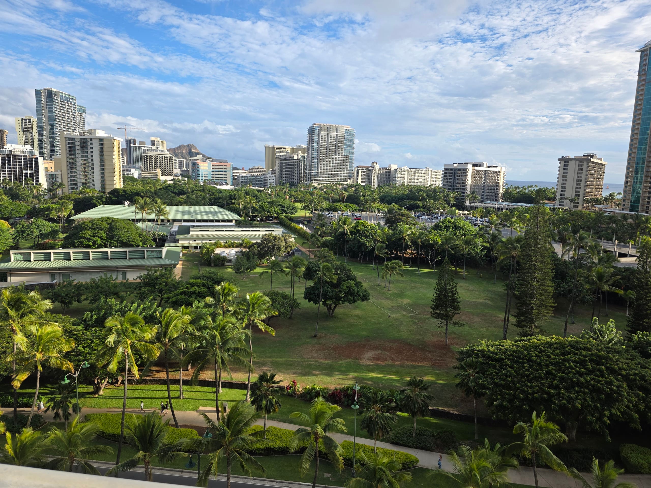 Condo in Honolulu · ★4.33 · Studio · 1 bed · 1 private bath - Image 10