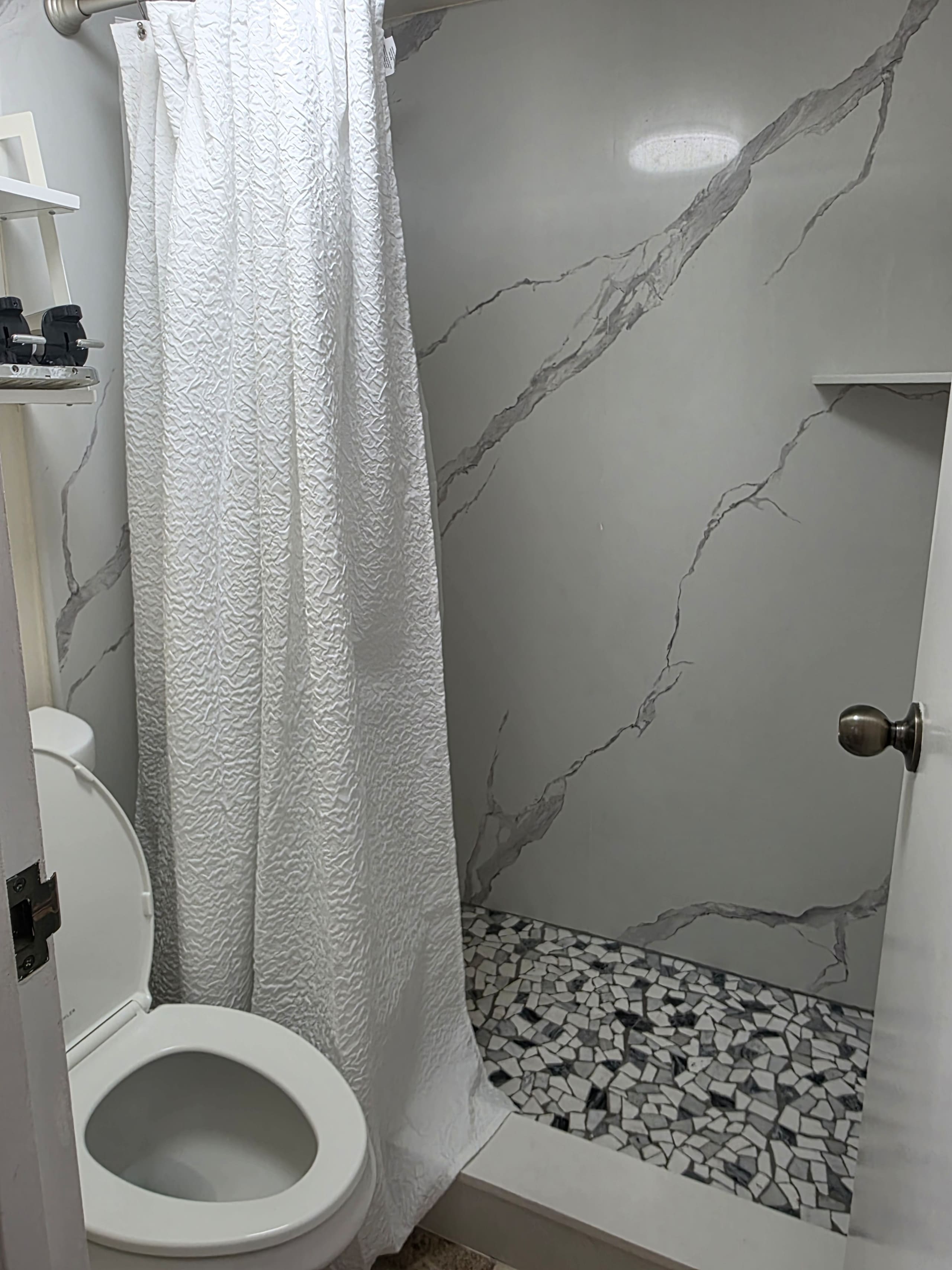 Condo in Honolulu · ★4.33 · Studio · 1 bed · 1 private bath - Image 5
