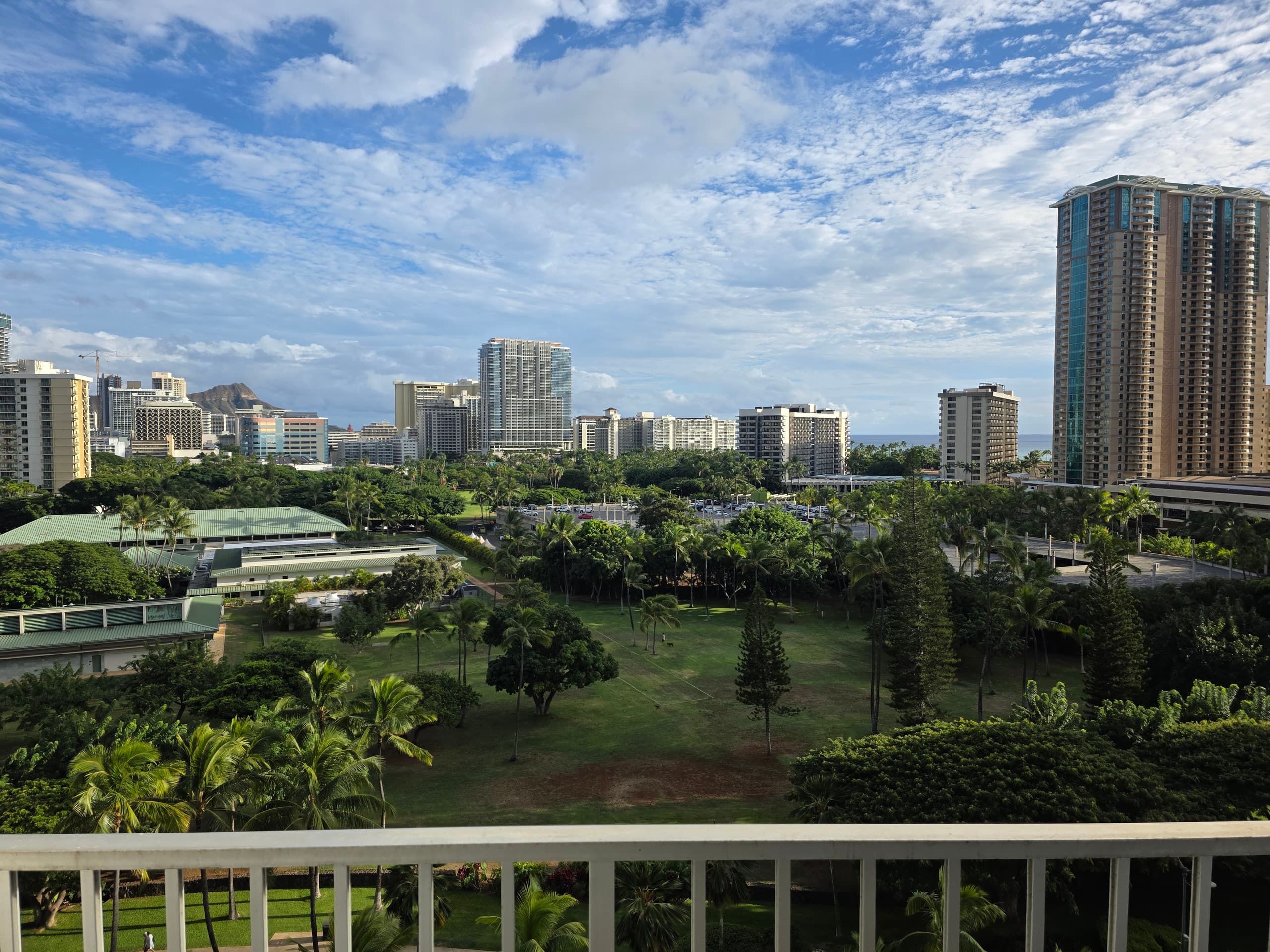 Condo in Honolulu · ★4.33 · Studio · 1 bed · 1 private bath - Image 11