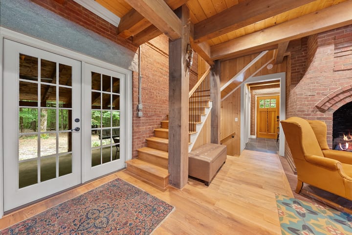 Charming Storybook Retreat - Georgia