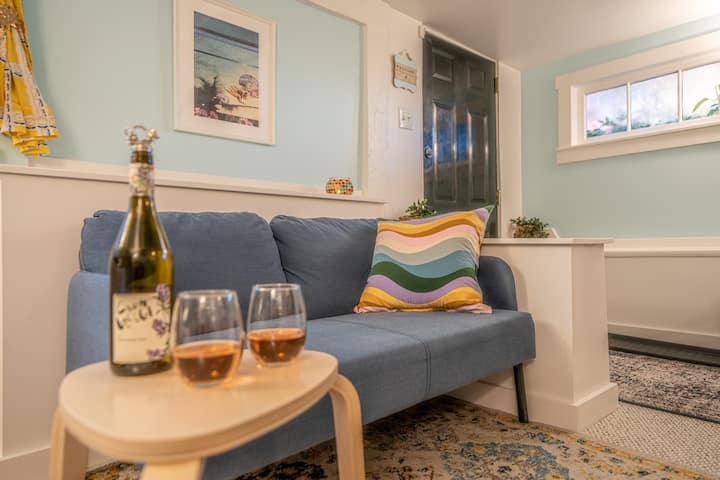 Kits Beach Bungalow - Walk To Beach Or Downtown! - Vancouver