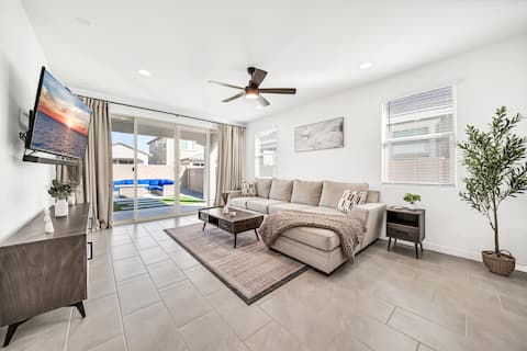 Top performing Airbnb: Cozy Sanctuary Near Westgate in Maryvale