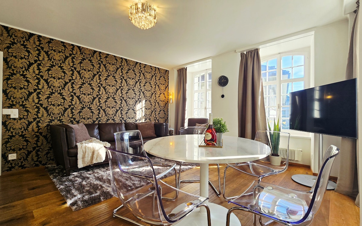 Successful Airbnb property: Historic Gem on Old Town Square in Bern/Berne