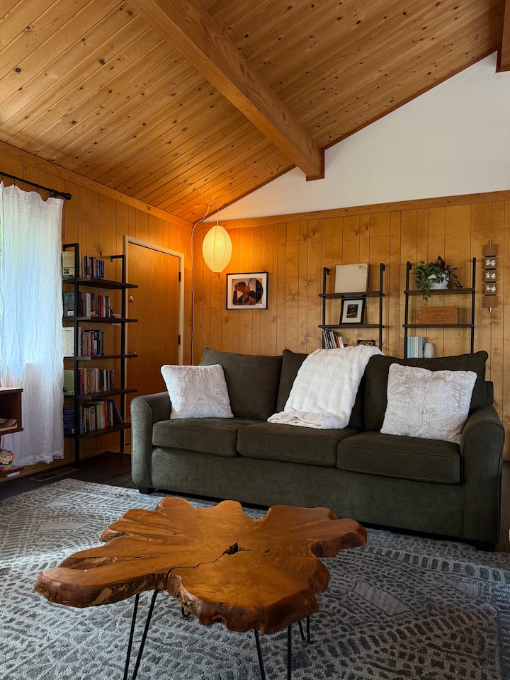 Yosemite Cabin, Mountain View’s, Outdoor Projector - California