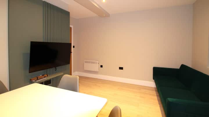 Fantastic 2bed 2bath Flat With Private Parking - London