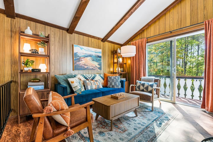 Mt. Sunapee - South Peak Lodge - Ski & Hike - Sunapee, NH