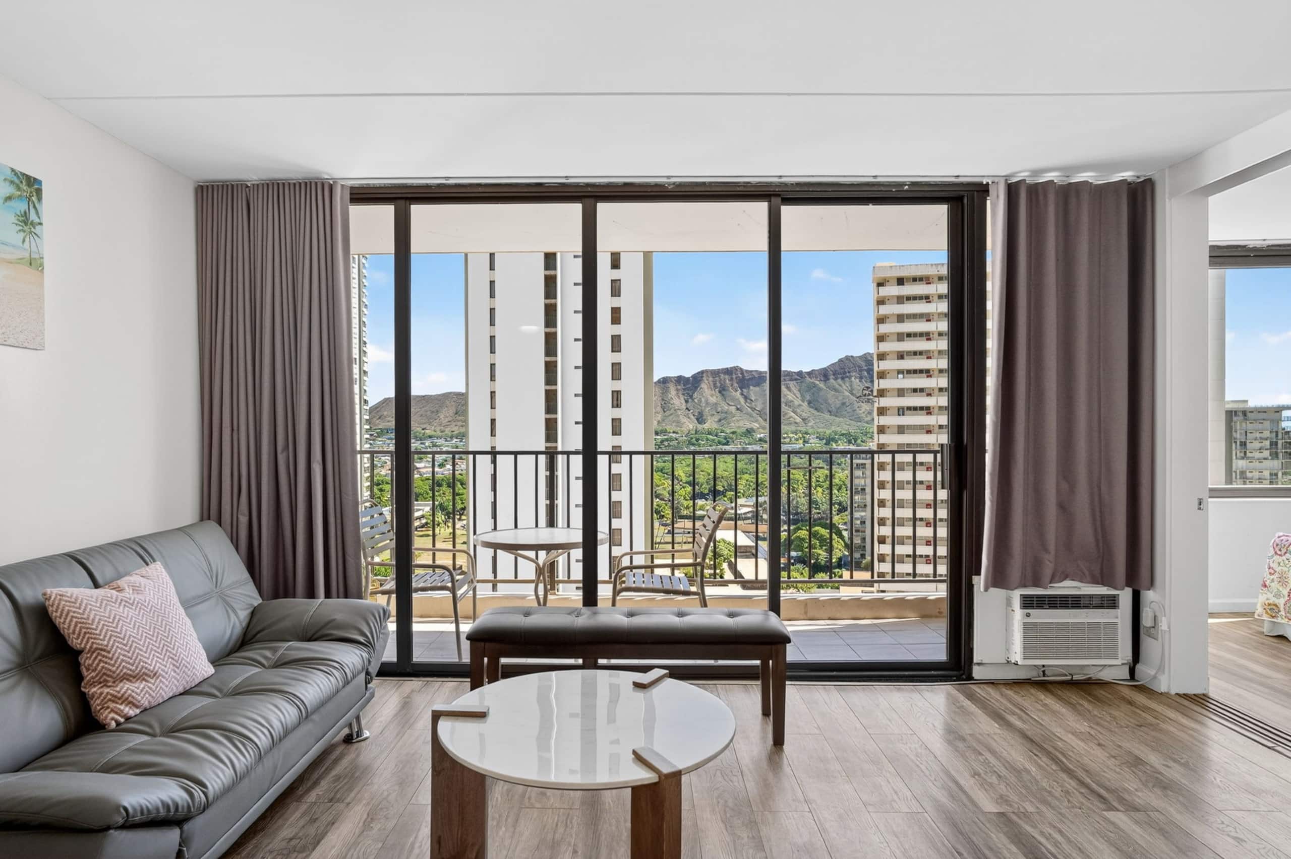 Condo in Honolulu · ★4.95 · 1 bedroom · 3 beds · 1 private bath - Image 9