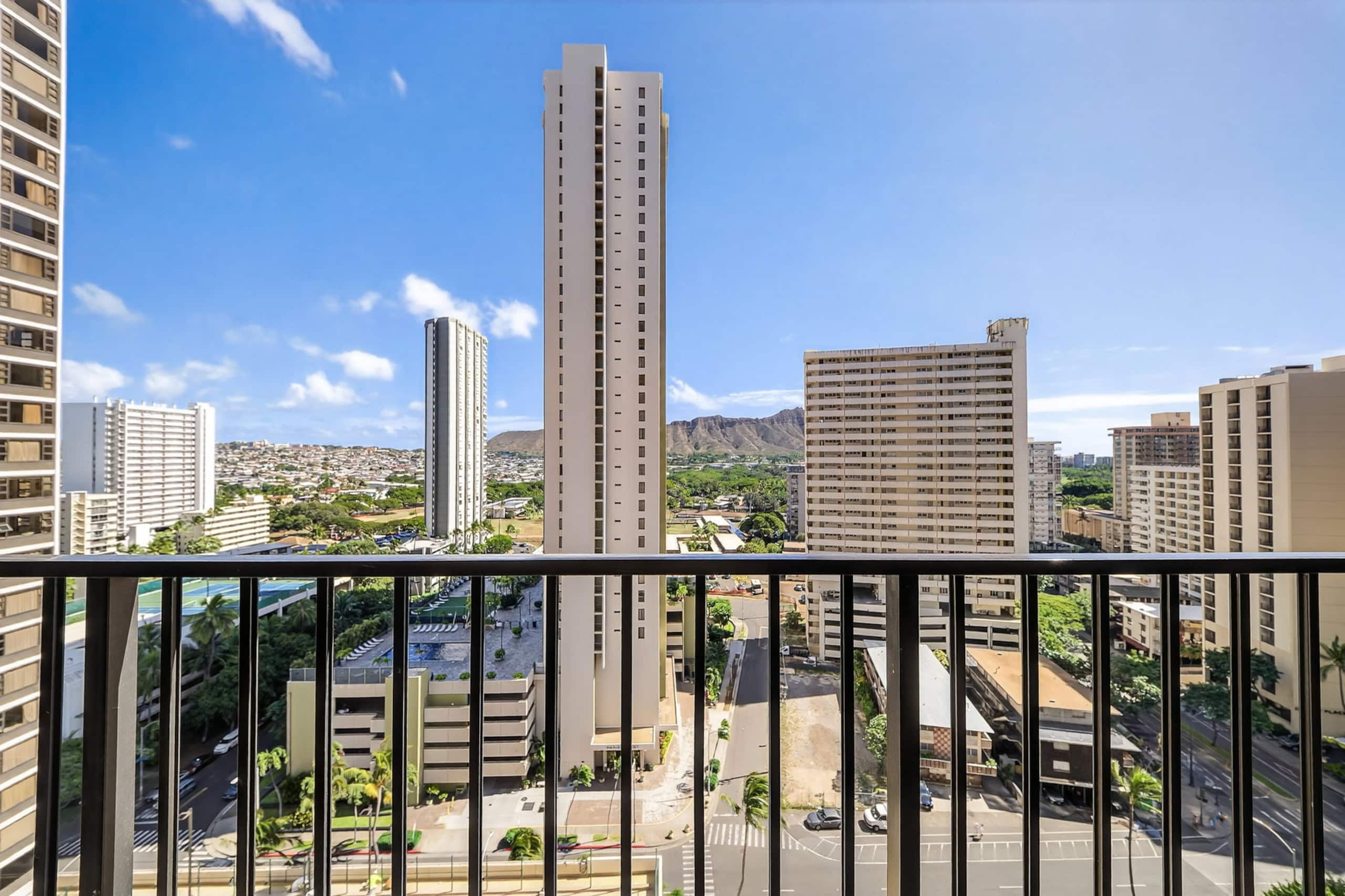 Condo in Honolulu · ★4.95 · 1 bedroom · 3 beds · 1 private bath - Image 22