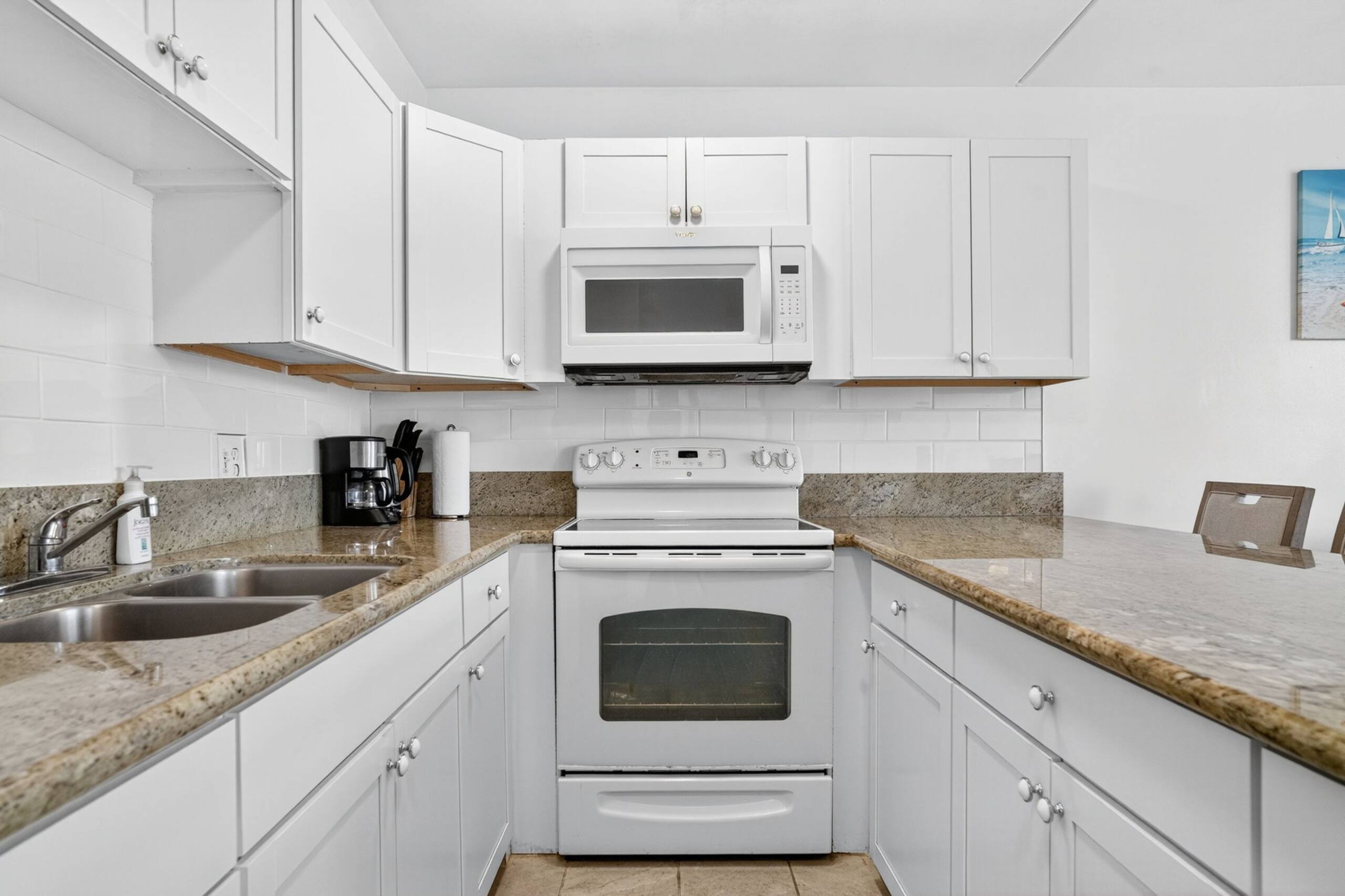 Condo in Honolulu · ★4.95 · 1 bedroom · 3 beds · 1 private bath - Image 11