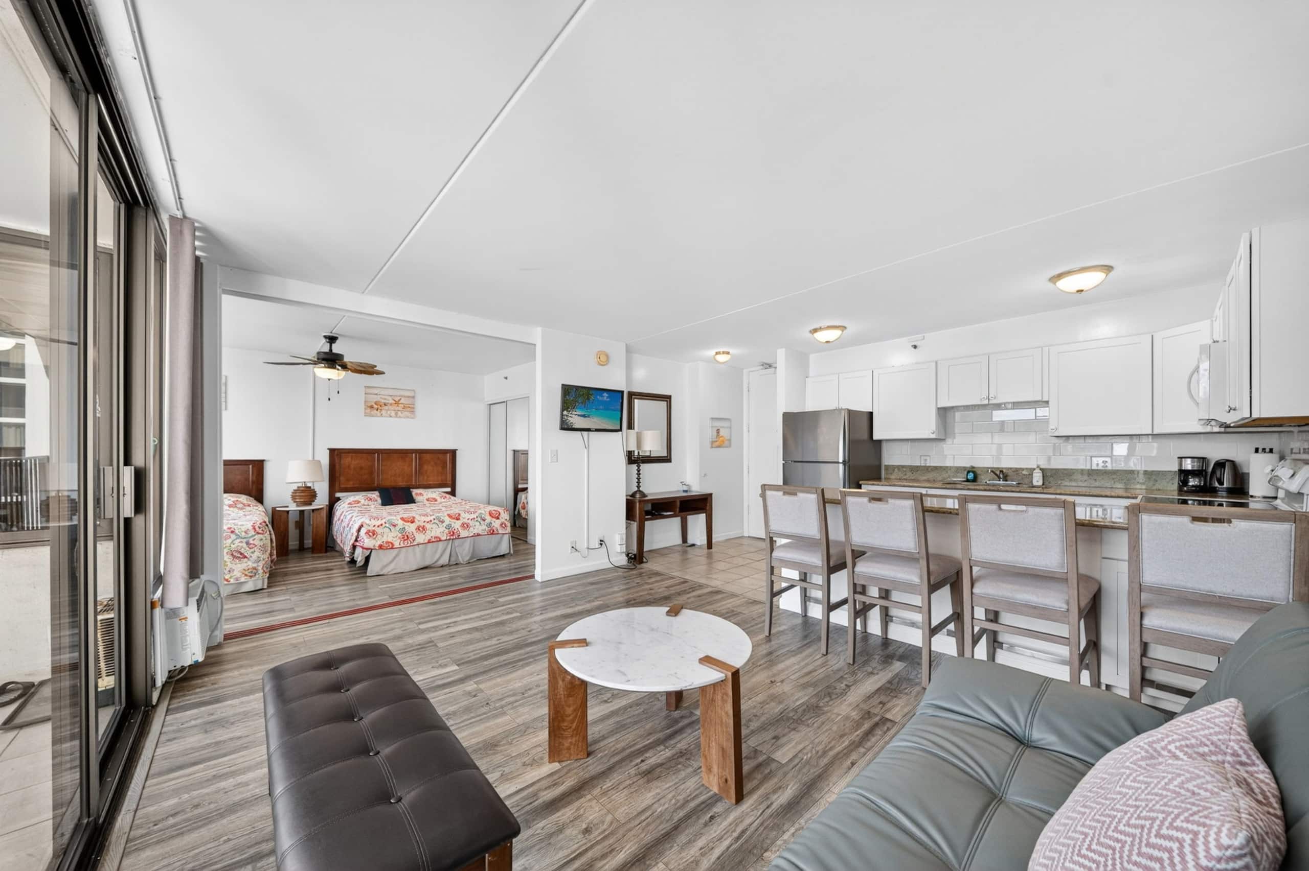 Condo in Honolulu · ★4.95 · 1 bedroom · 3 beds · 1 private bath - Image 10