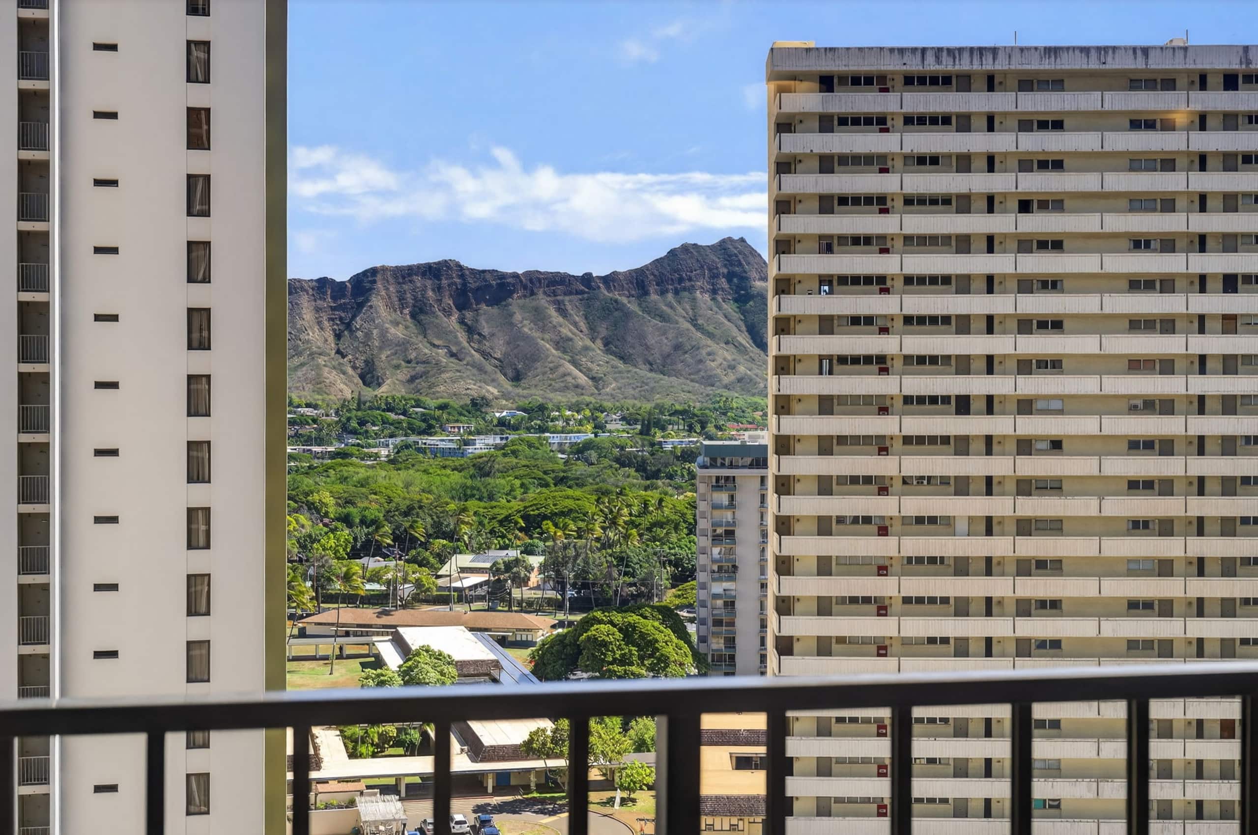 Condo in Honolulu · ★4.95 · 1 bedroom · 3 beds · 1 private bath - Image 26
