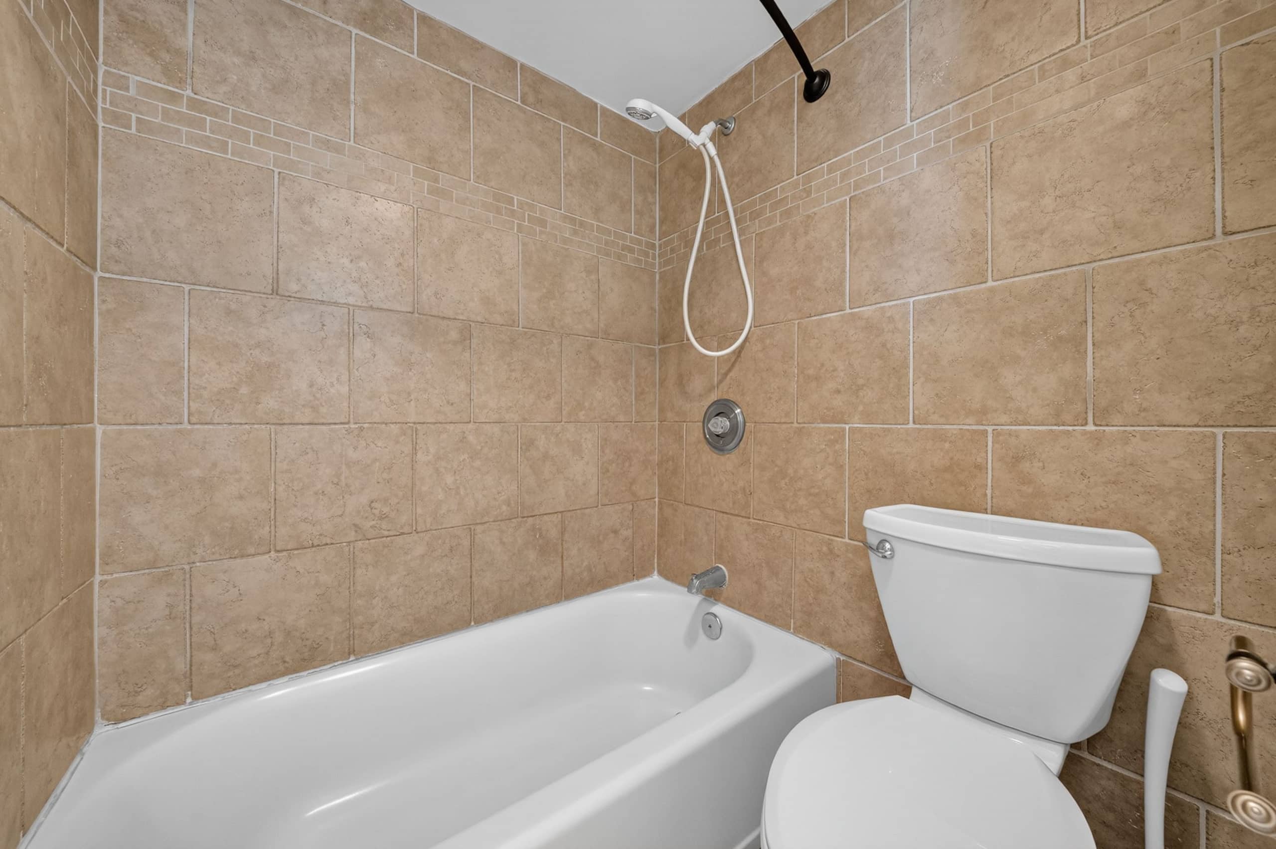 Condo in Honolulu · ★4.95 · 1 bedroom · 3 beds · 1 private bath - Image 20