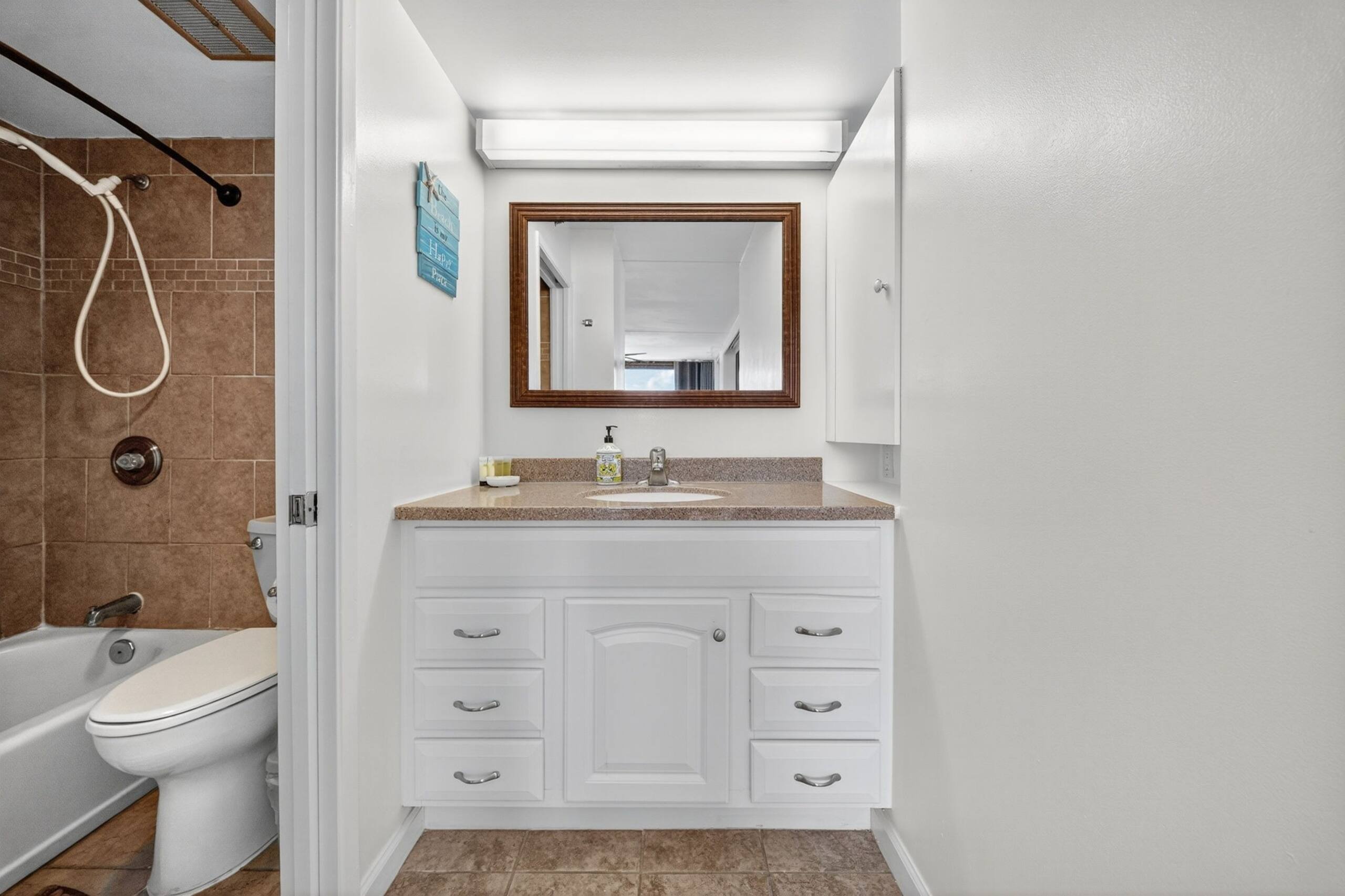 Condo in Honolulu · ★4.95 · 1 bedroom · 3 beds · 1 private bath - Image 43